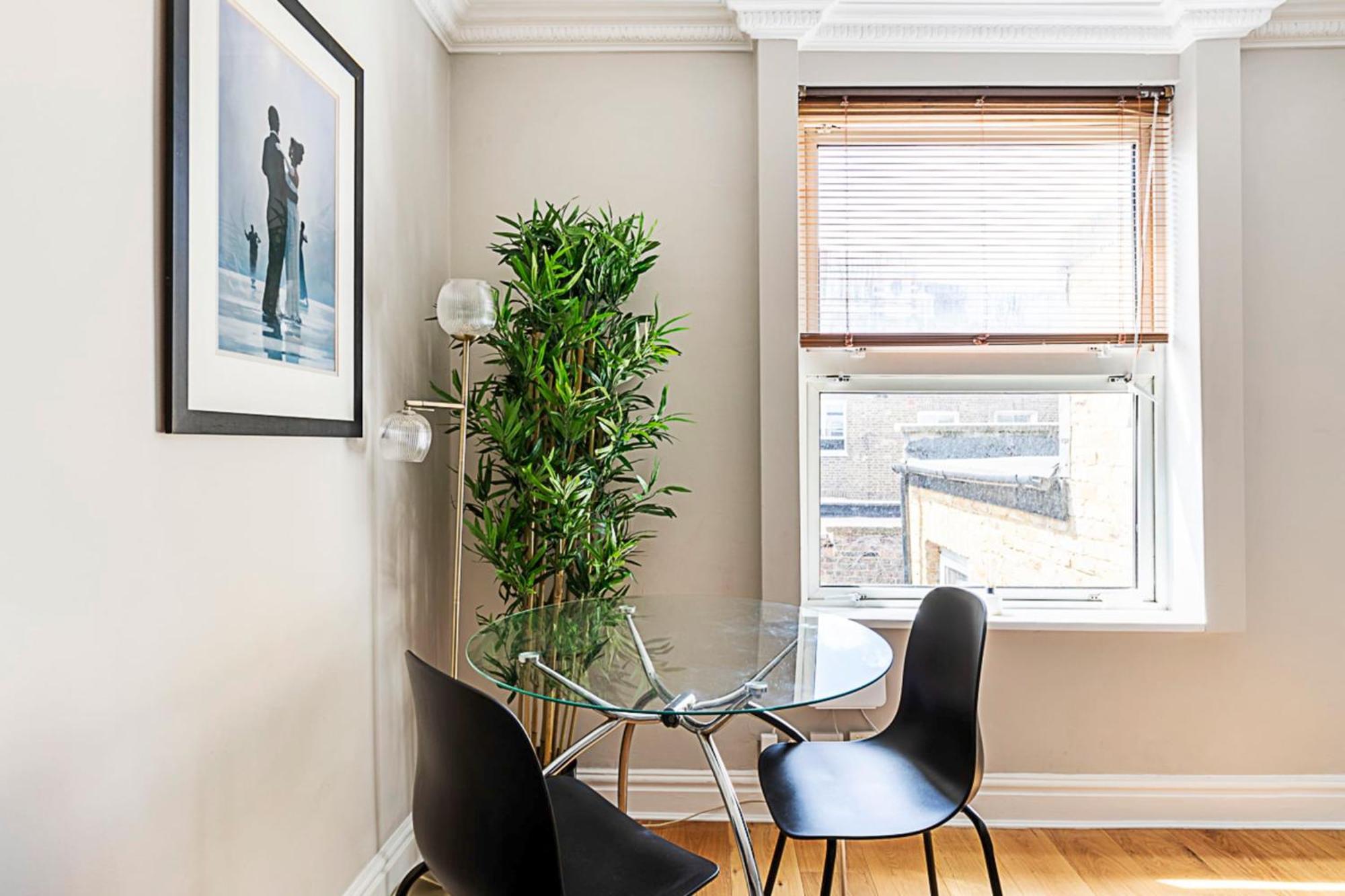 Appartamento Modern Top-floor Victorian Charm In Kensington Londra
