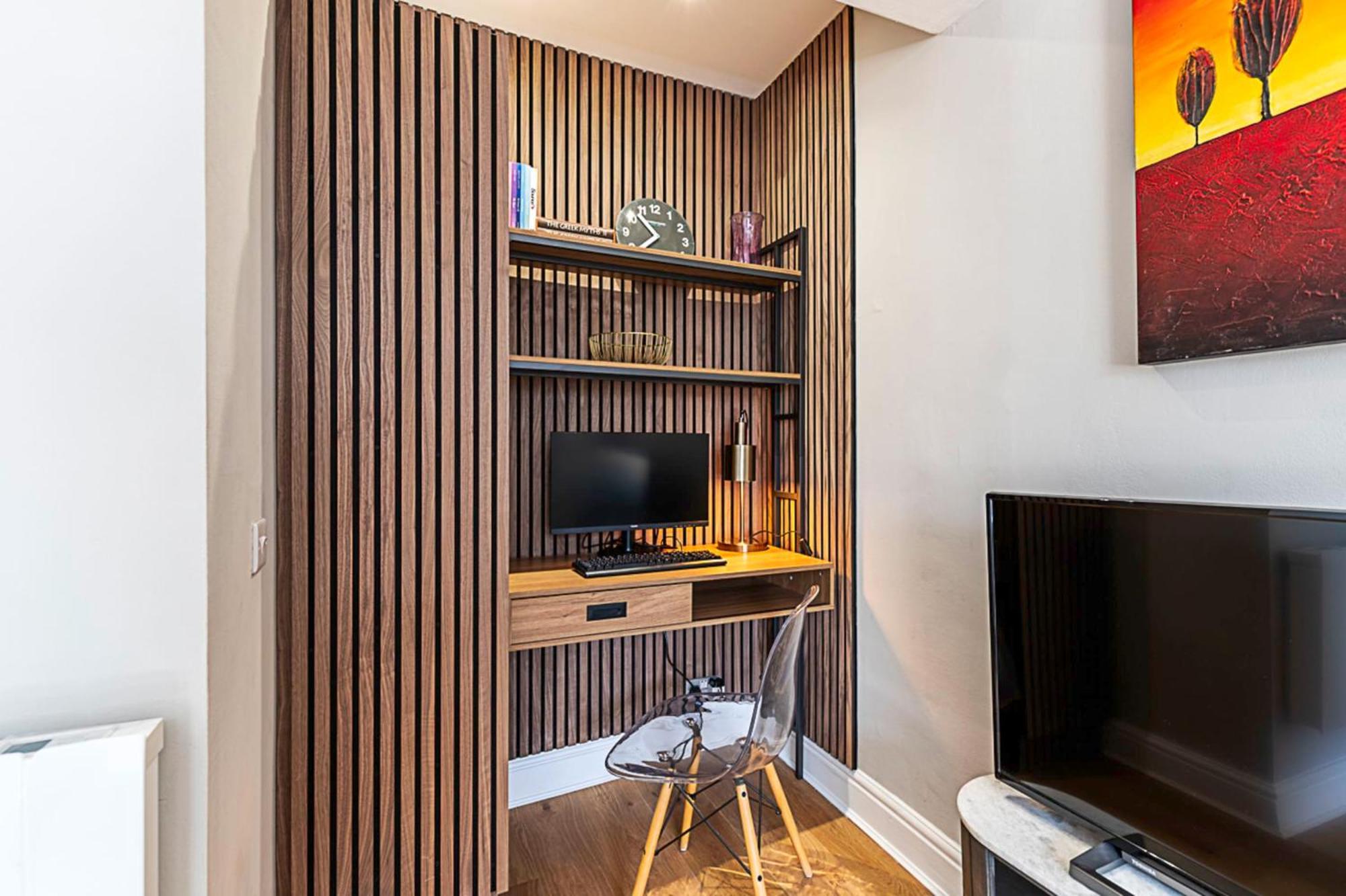 Appartamento Modern Top-floor Victorian Charm In Kensington Londra