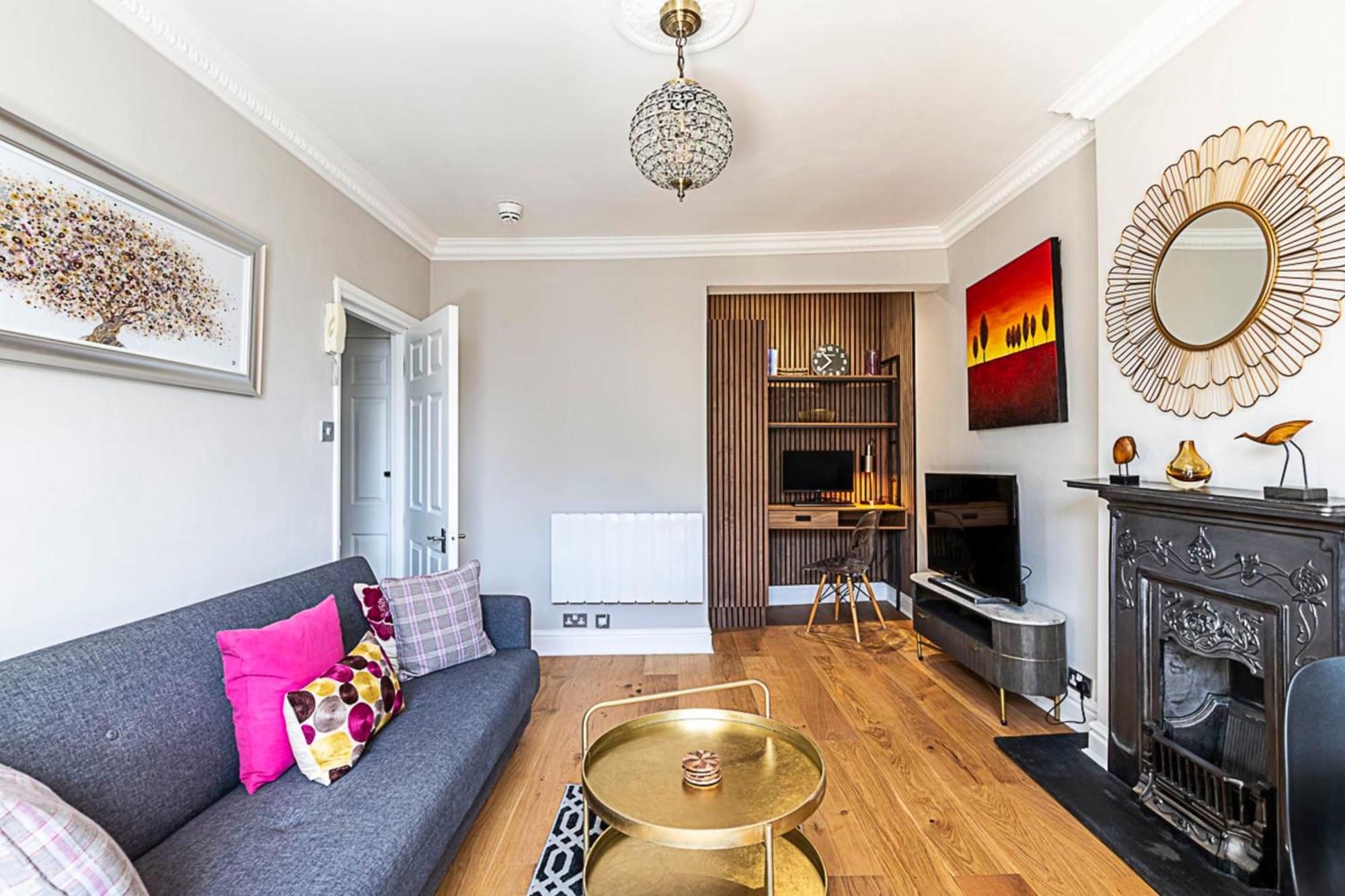 Modern Top-floor Victorian Charm In Kensington Londra